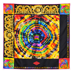 Sciarpa in seta “Foulard” degli anni ’90 di ATELIER VERSACE con stampa barocca, rococò e tie-dye arcobaleno