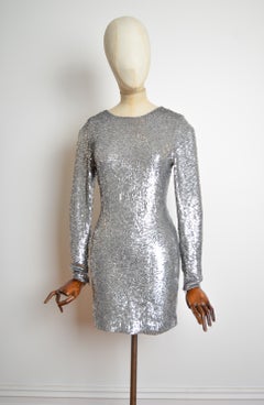 ASHISH Herbst/Winter 2012 – Langärmliges, rückenfreies Disco-Minikleid mit silbernen Paillettenverzierungen