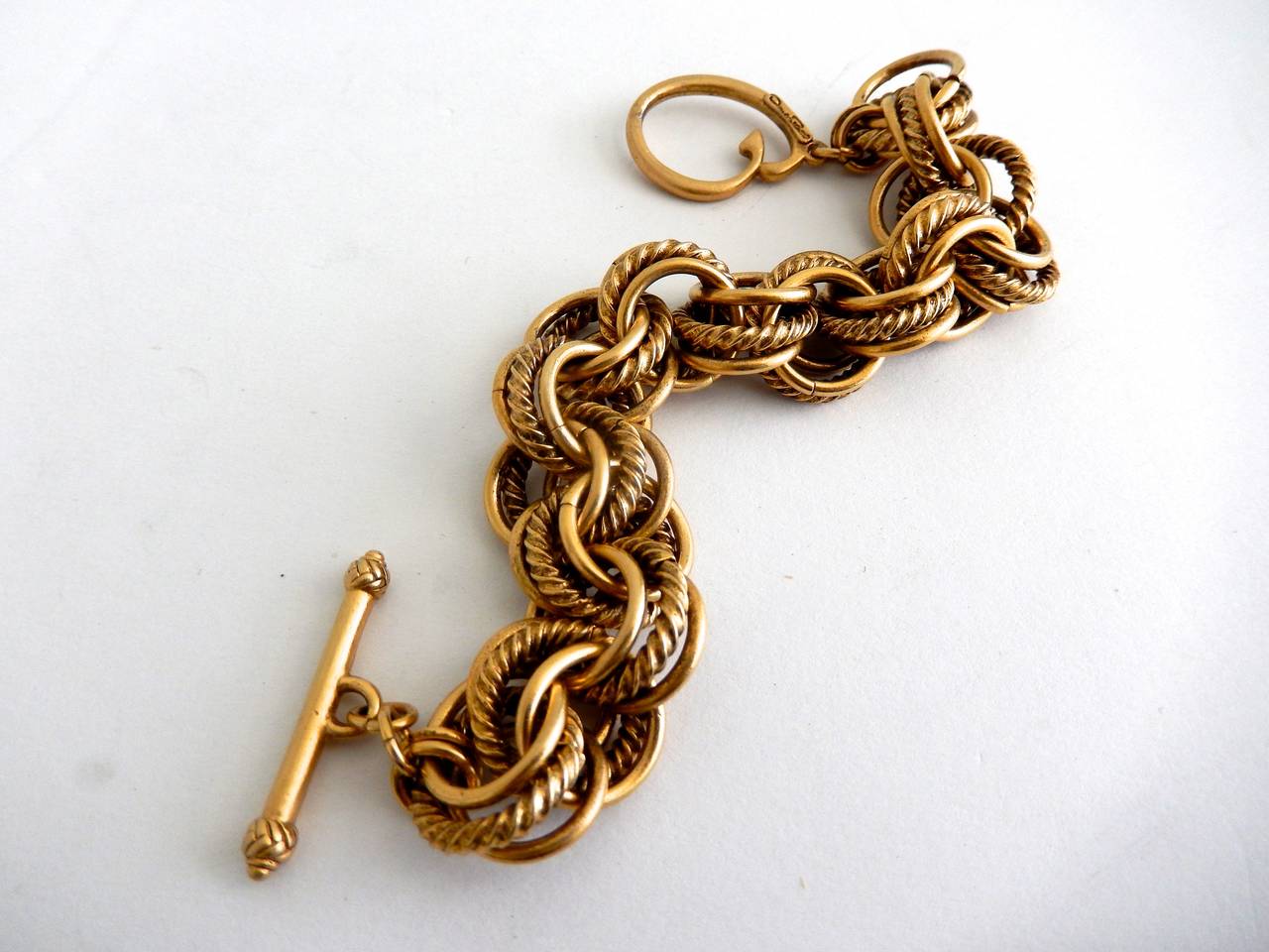 Oscar de la Renta Gold Link Bracelet In Excellent Condition In Winnetka, IL