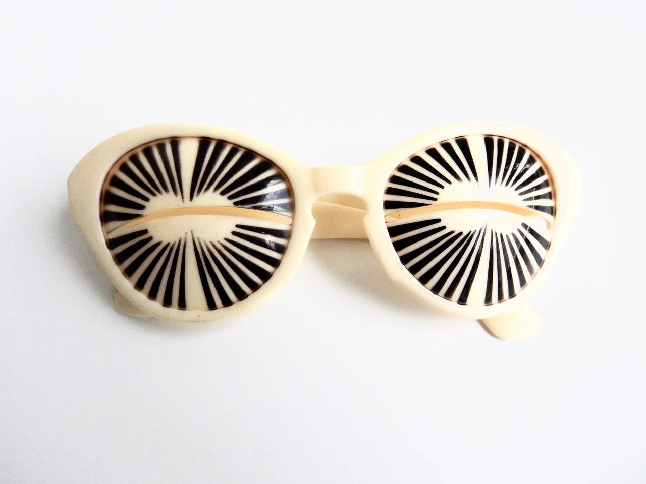 Iconic 1960s Mod/Op Art Sunglasses/Italy 5