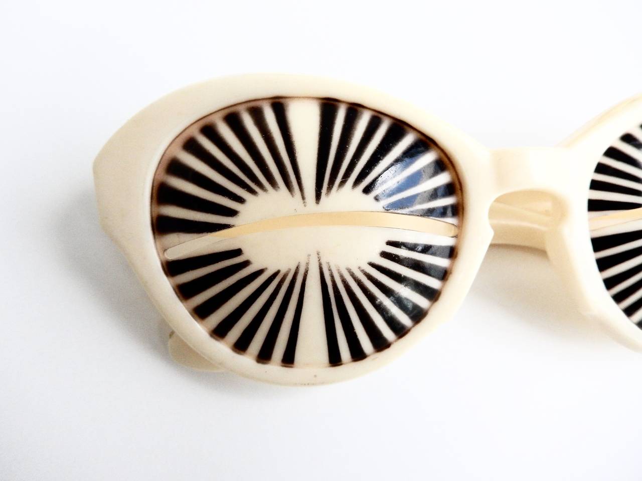 Iconic 1960s Mod/Op Art Sunglasses/Italy 1
