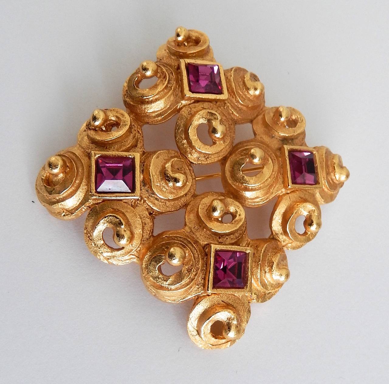 1990s Lanvin Gilt Metal Brooch In Excellent Condition For Sale In Winnetka, IL
