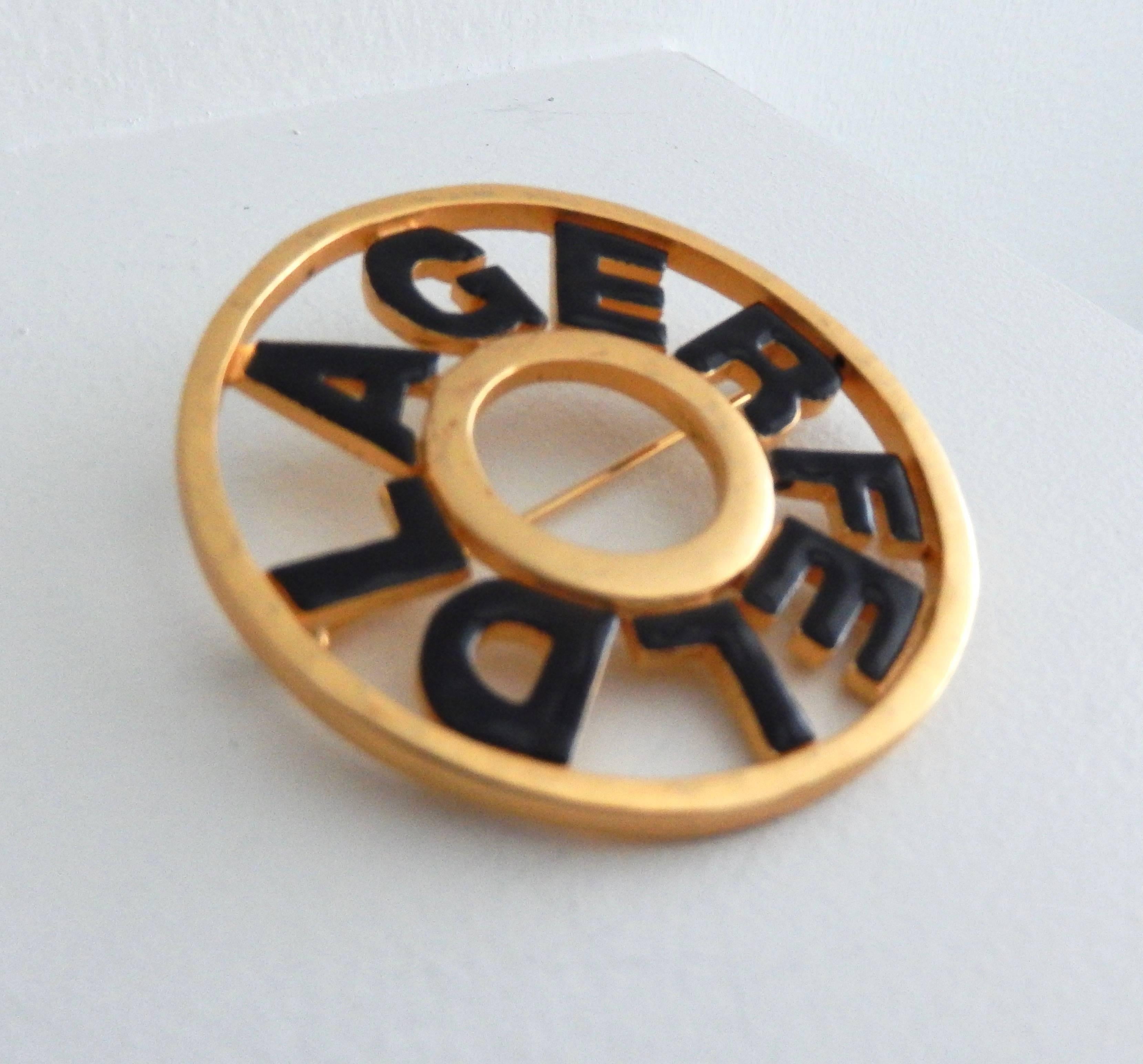 1980s Karl Lagerfeld Signature Gold Tone and Enamel Brooch In Excellent Condition For Sale In Winnetka, IL