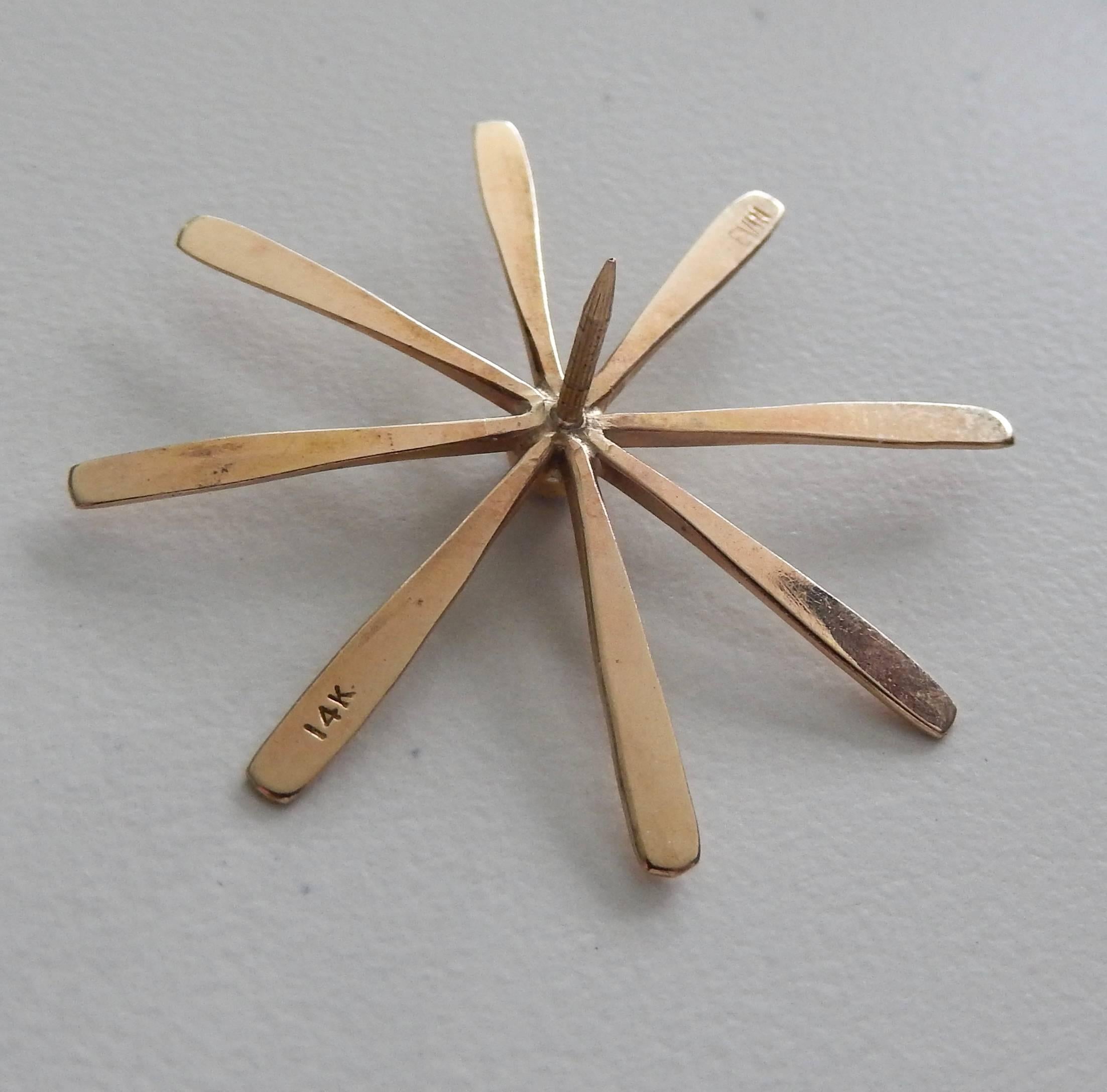 Ed Levin Mid-Century Gold and Garnet Starburst Pin In Good Condition For Sale In Winnetka, IL