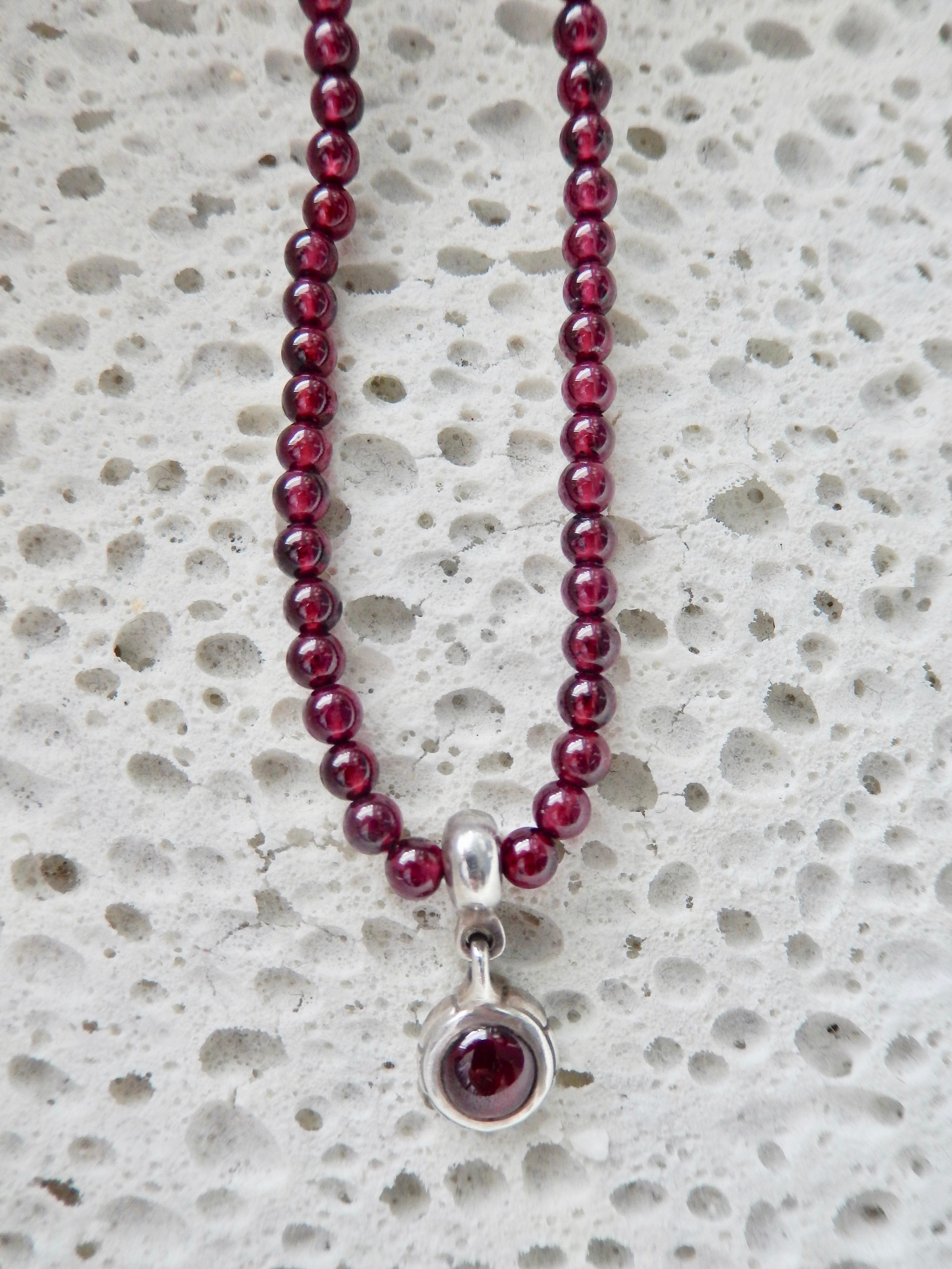 1990s Lisa Jenks Sterling Silver and Amethyst Beaded Necklace In Good Condition For Sale In Winnetka, IL