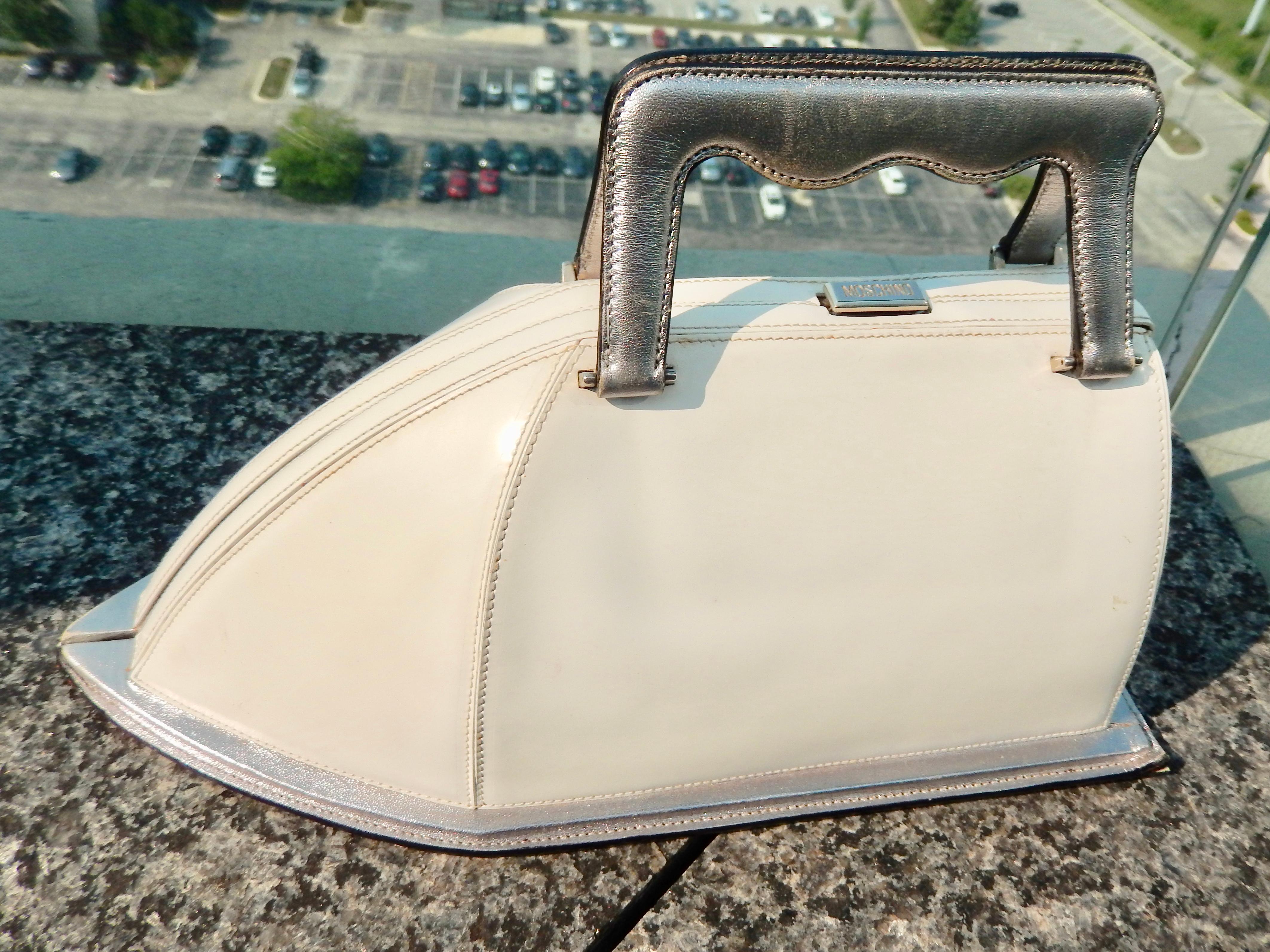 Moschino Ferro da Stiro Pop Art Iron-Shaped Handbag, 1990s In Good Condition In Winnetka, IL