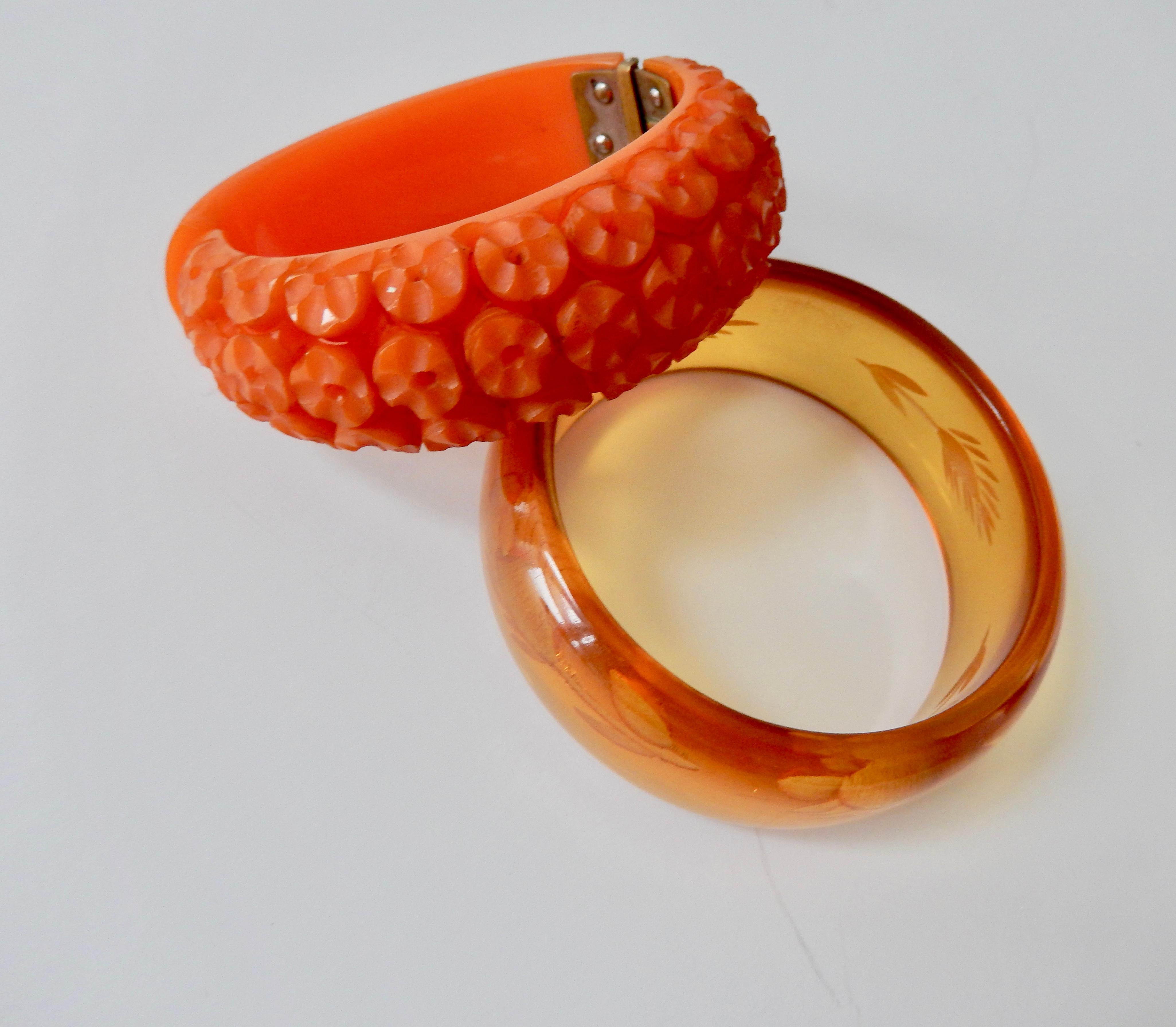 Art Deco Carved Bakelite Clamper Bracelet For Sale 3