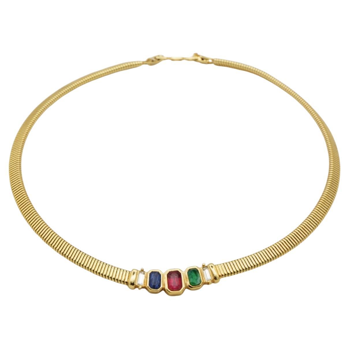 Christian Dior Vintage Achteckige gerippte Omega-Gold-Halskette mit Saphiren, Smaragden, Smaragden und Rubinen