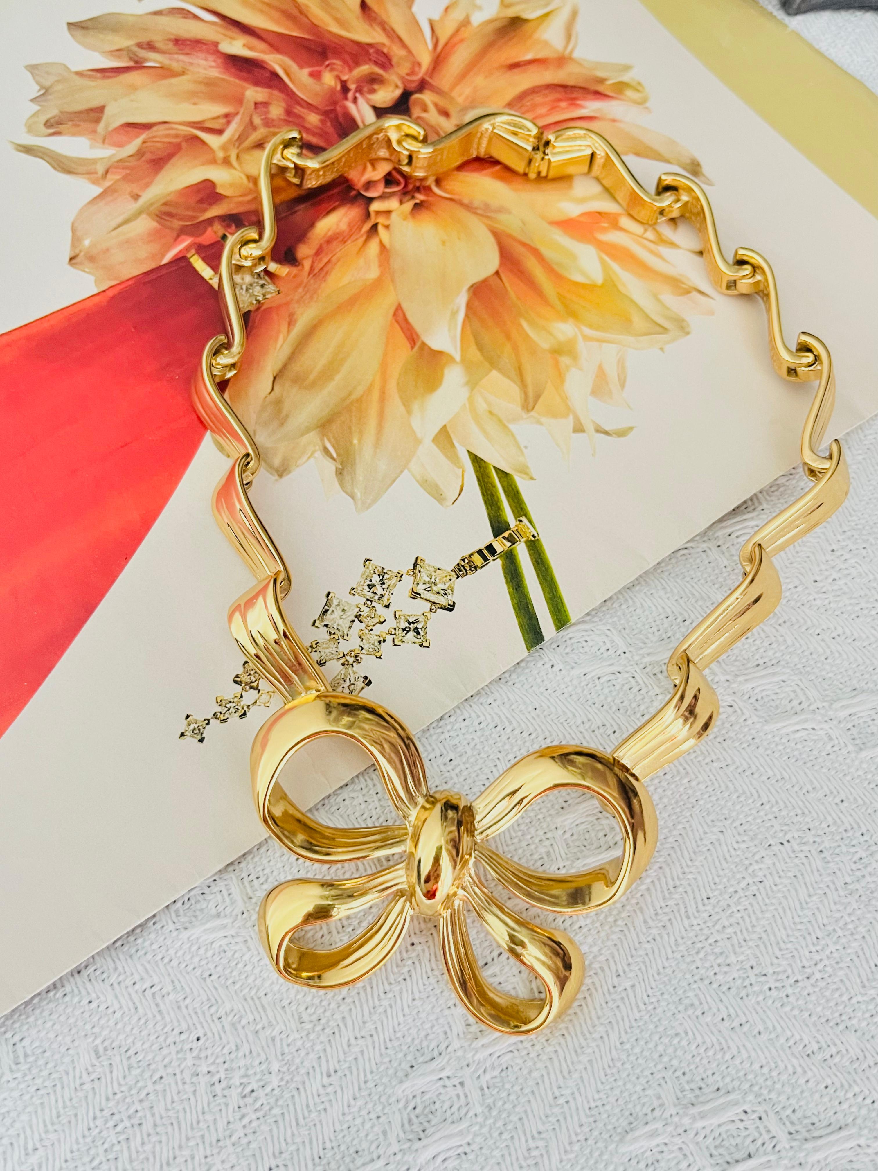 Art Déco Yves Saint Laurent YSL Vintage Collana Choker con nodo grande e nastro pendente in vendita