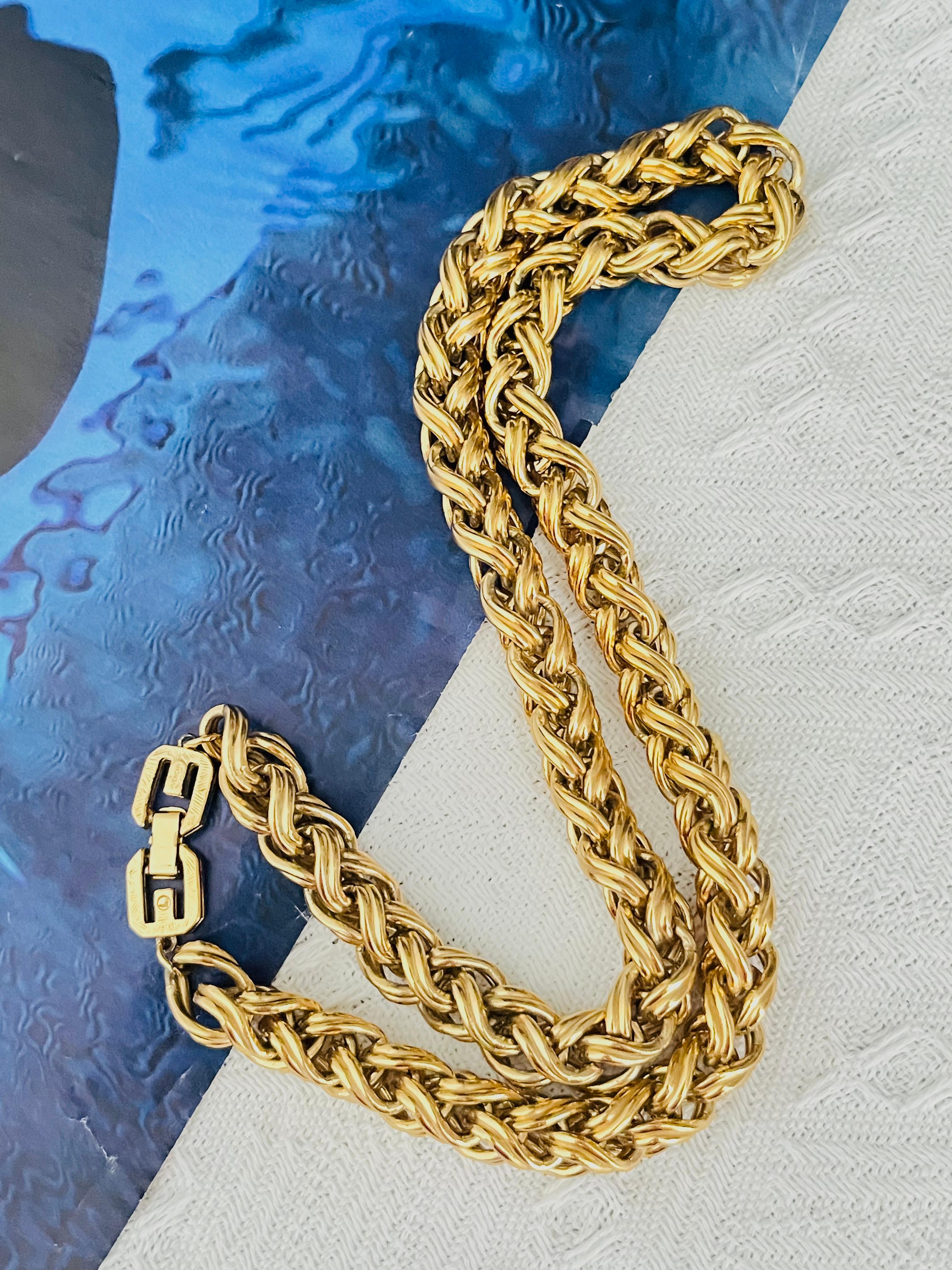 Givenchy Vintage 1980 Braided Interlocked Link Cuban Rope Chain Chunky Necklace In Excellent Condition For Sale In Wokingham, England