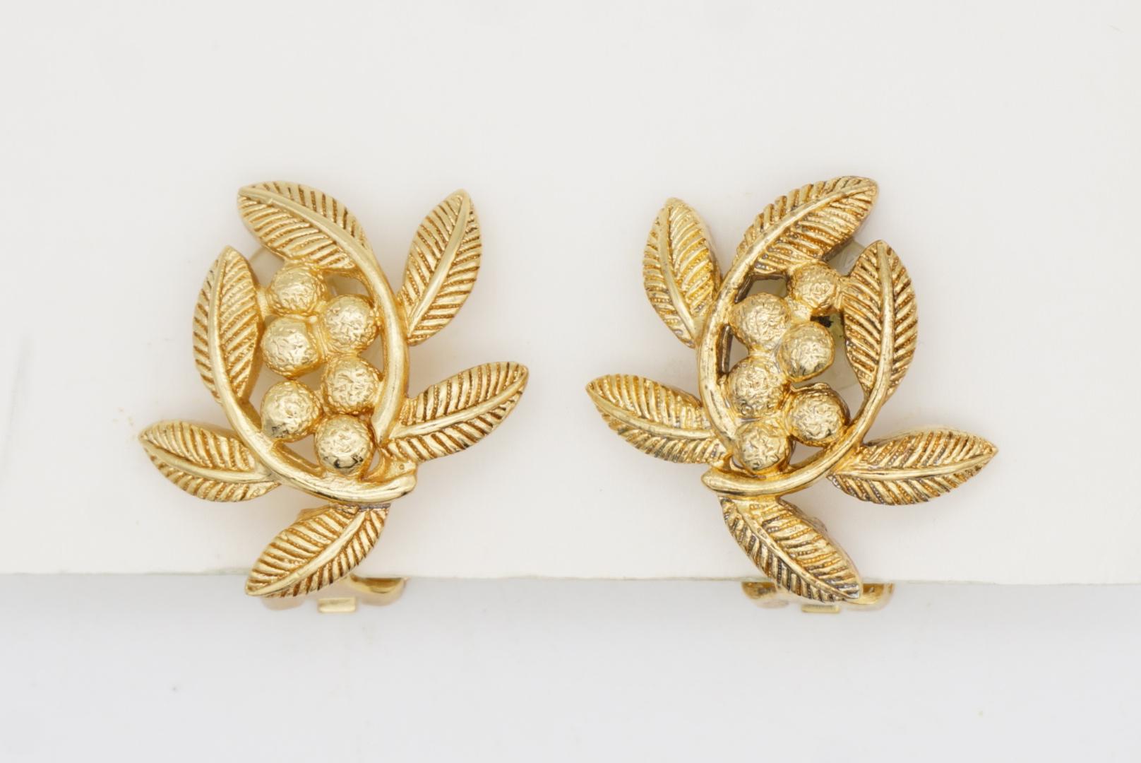 Orecchini a clip in oro con doppia foglia d'ulivo in rilievo, Christian Dior, anni '80. in vendita 3