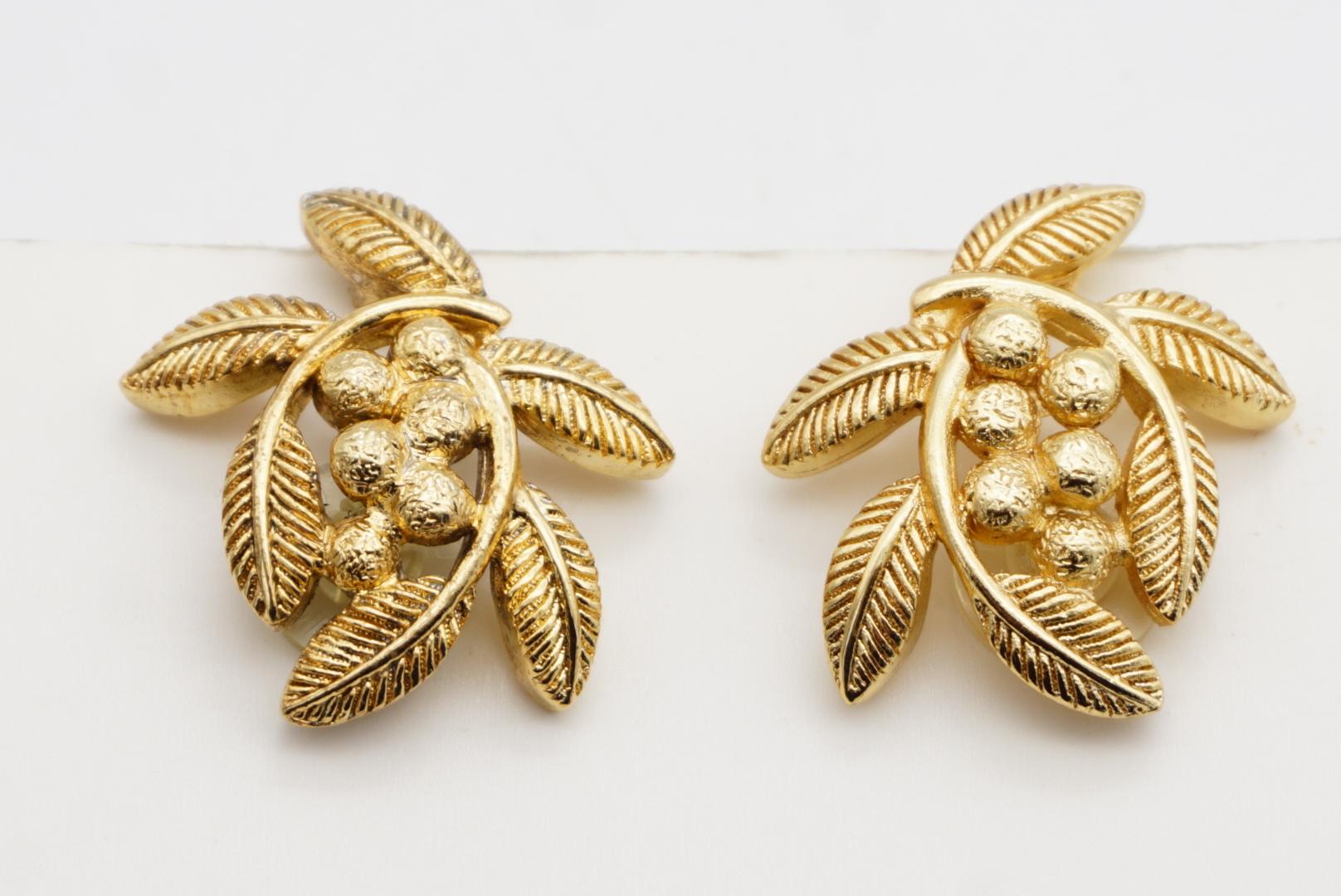 Orecchini a clip in oro con doppia foglia d'ulivo in rilievo, Christian Dior, anni '80. in vendita 4