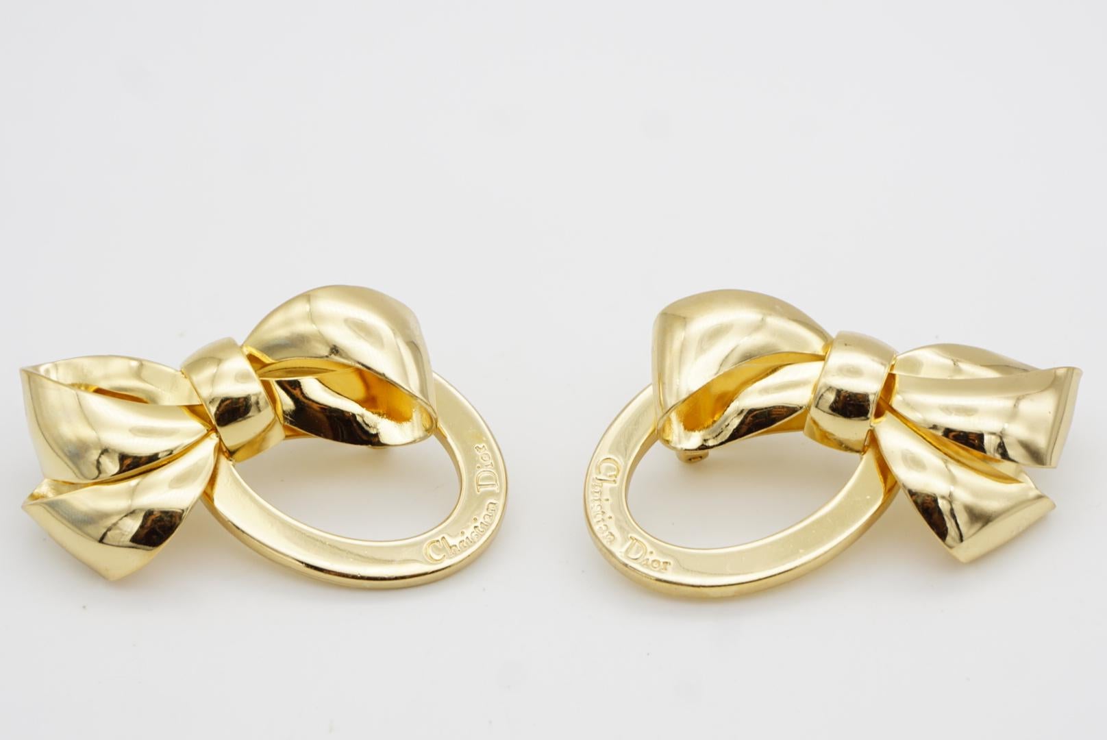 Christian Dior 1980: orecchini a clip con fiocco ovale, nastro ovale, logo e monogramma in vendita 4