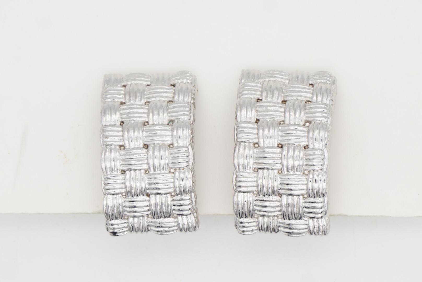 Christian Dior GROSSE 1970s Basket Weave Rectangle Dome Orecchini a clip in argento in vendita 3