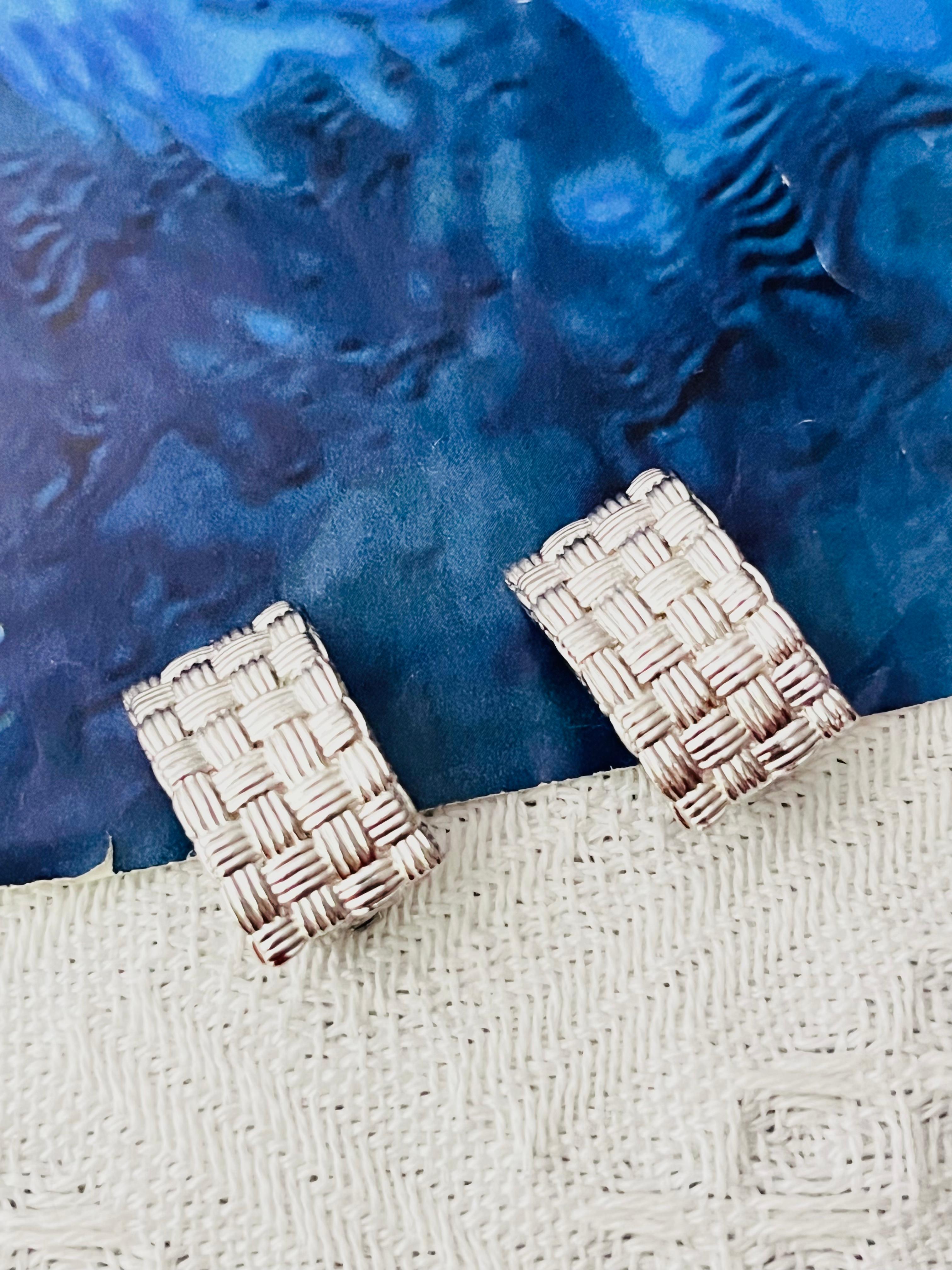 Christian Dior GROSSE 1970s Basket Weave Rectangle Dome Orecchini a clip in argento In condizioni ottime in vendita a Wokingham, England