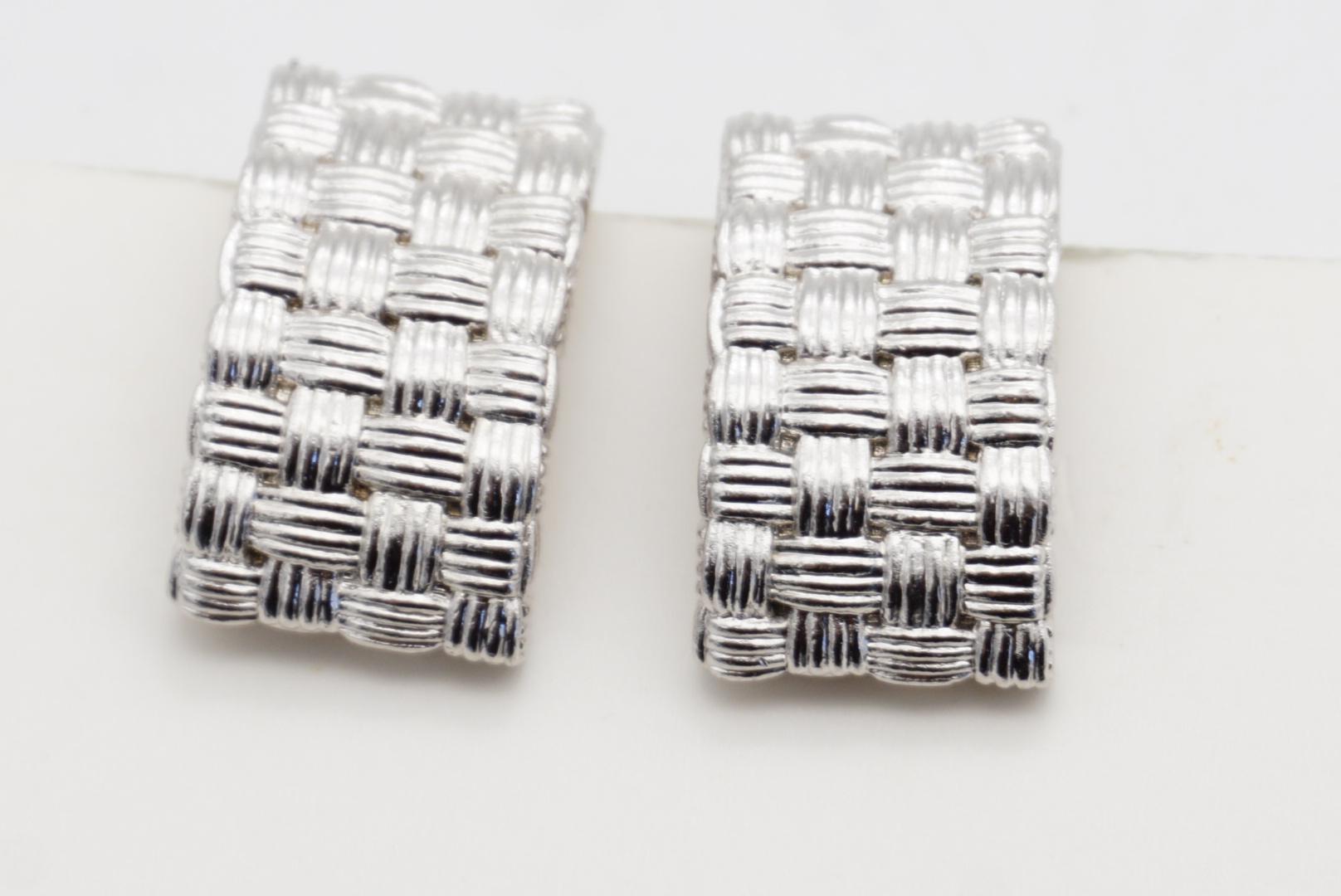 Christian Dior GROSSE 1970s Basket Weave Rectangle Dome Orecchini a clip in argento in vendita 5