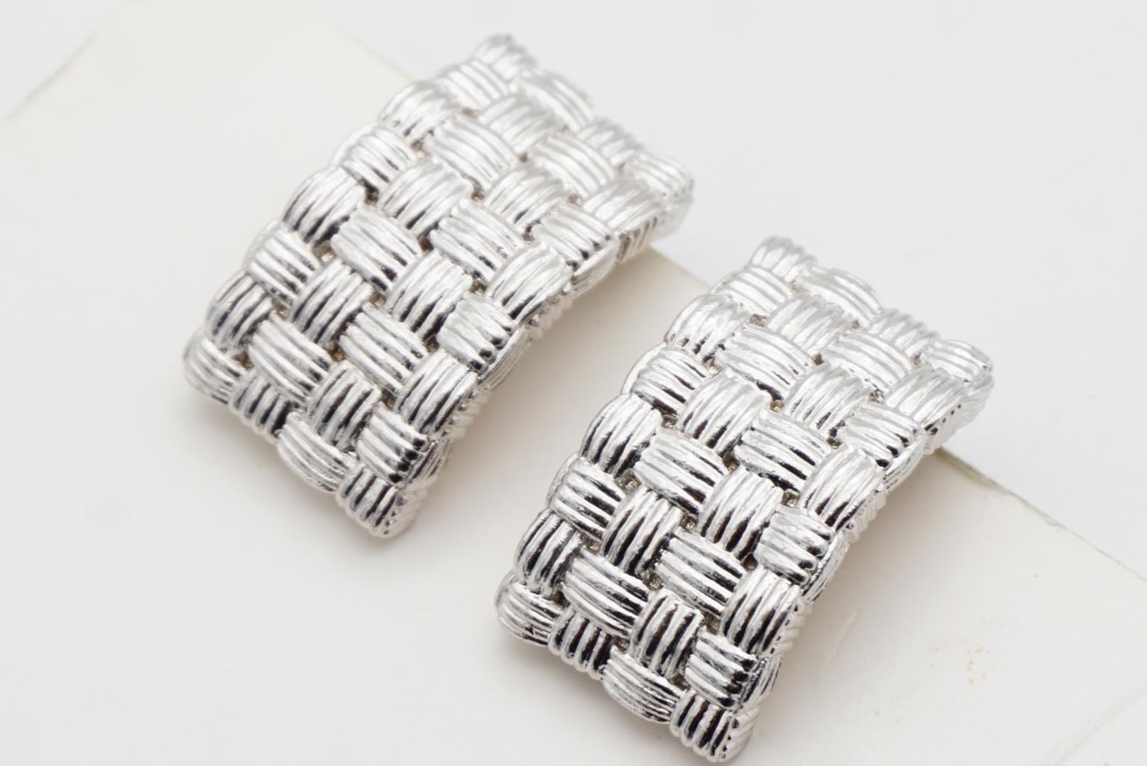 Christian Dior GROSSE 1970s Basket Weave Rectangle Dome Orecchini a clip in argento in vendita 6