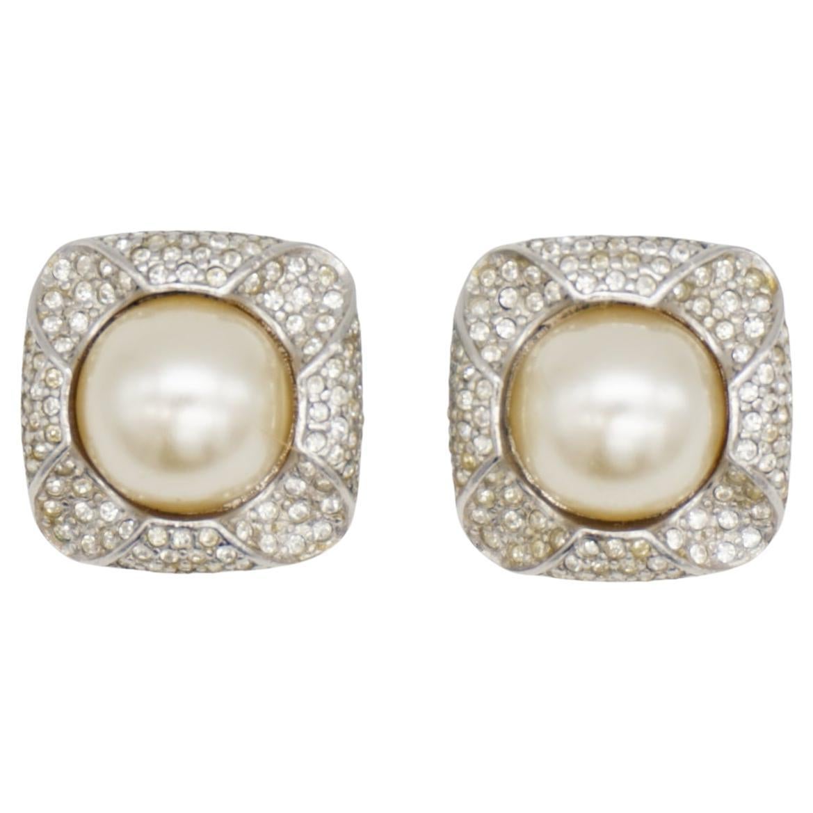 Christian Dior GROSSE Años 70 3D Pendientes de plata redondos de perlas blancas con cristales en forma de cubo en venta