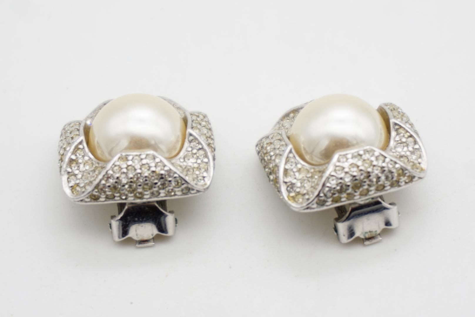 Christian Dior GROSSE Años 70 3D Pendientes de plata redondos de perlas blancas con cristales en forma de cubo en venta 6