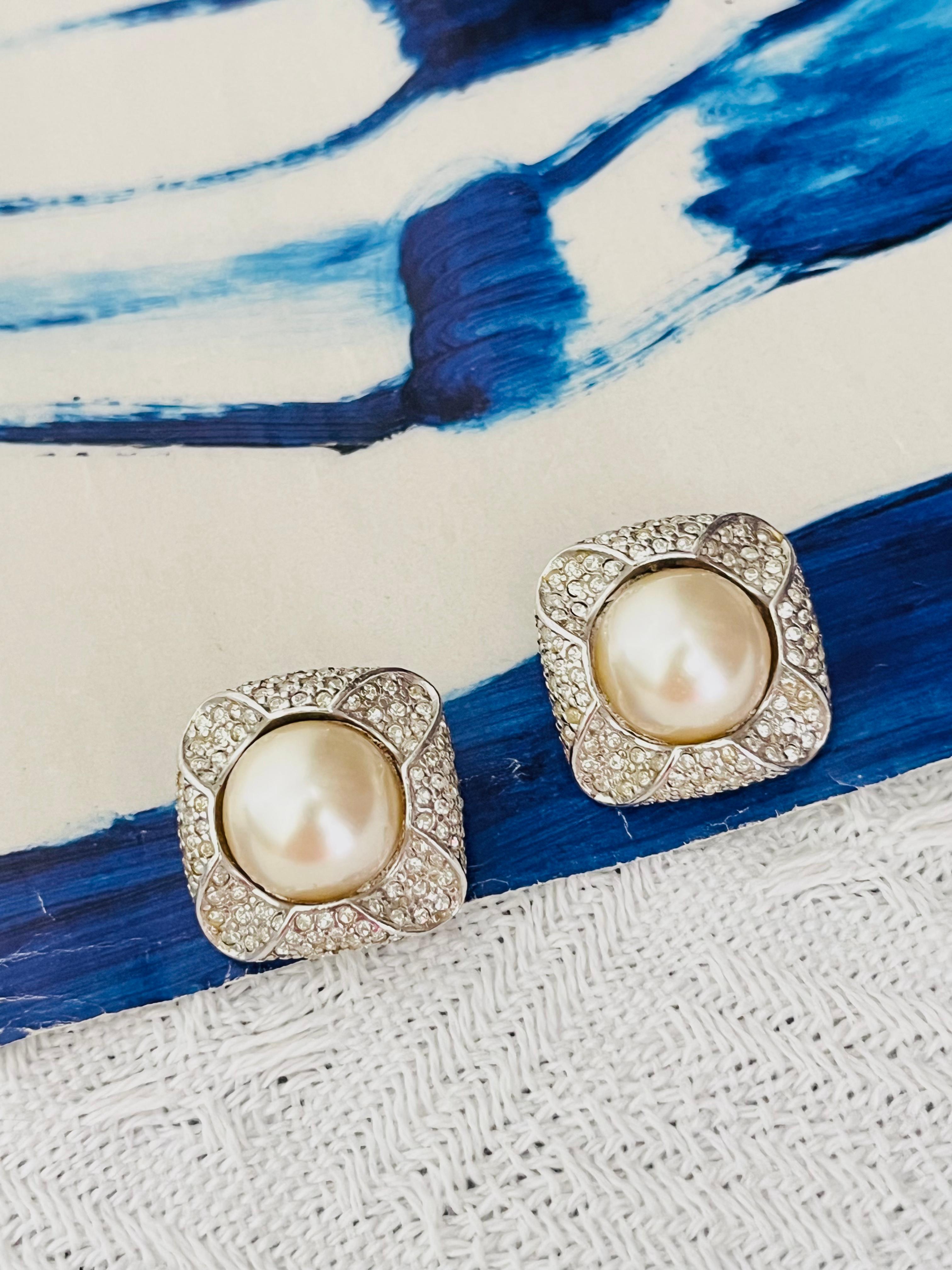 Christian Dior GROSSE Años 70 3D Pendientes de plata redondos de perlas blancas con cristales en forma de cubo Art Decó en venta