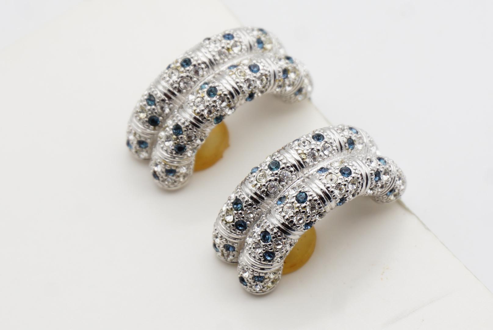 Christian Dior GROSSE 1970s Zaffiro Clear Crystals Dome Orecchini a clip in argento in vendita 4