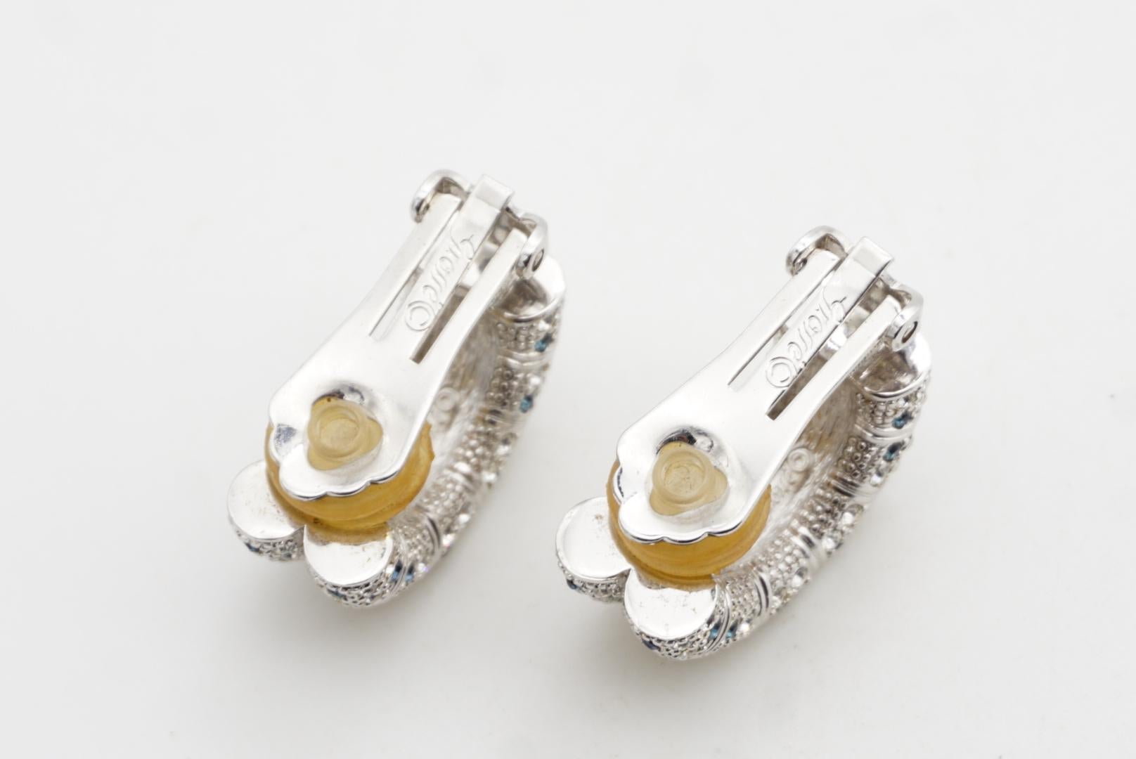 Christian Dior GROSSE 1970s Zaffiro Clear Crystals Dome Orecchini a clip in argento in vendita 7