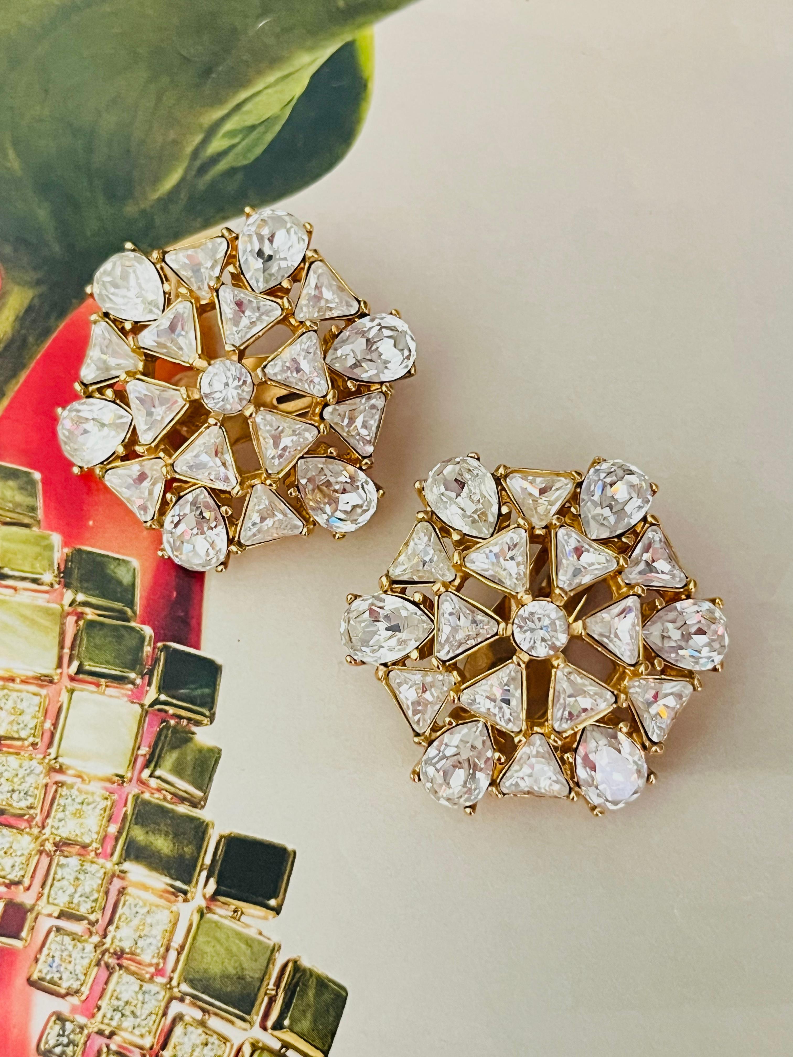 Christian Dior GROSSE 1970s Extra Large Snowflake Water Tear Drop Triangle Circle Whole Sparkling Crystals Hexagon Flower Openwork Elegant Chunky Statement Clip Earrings, Gold Plated

Muy buen estado. No hay pérdida de color ni de piedras, todas las