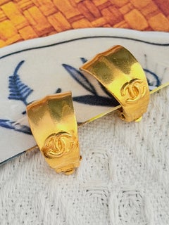 Chanel Vintage 1998 Iconic Unisex Gold Fan Logo CC Coco Domed Hoop Earrings