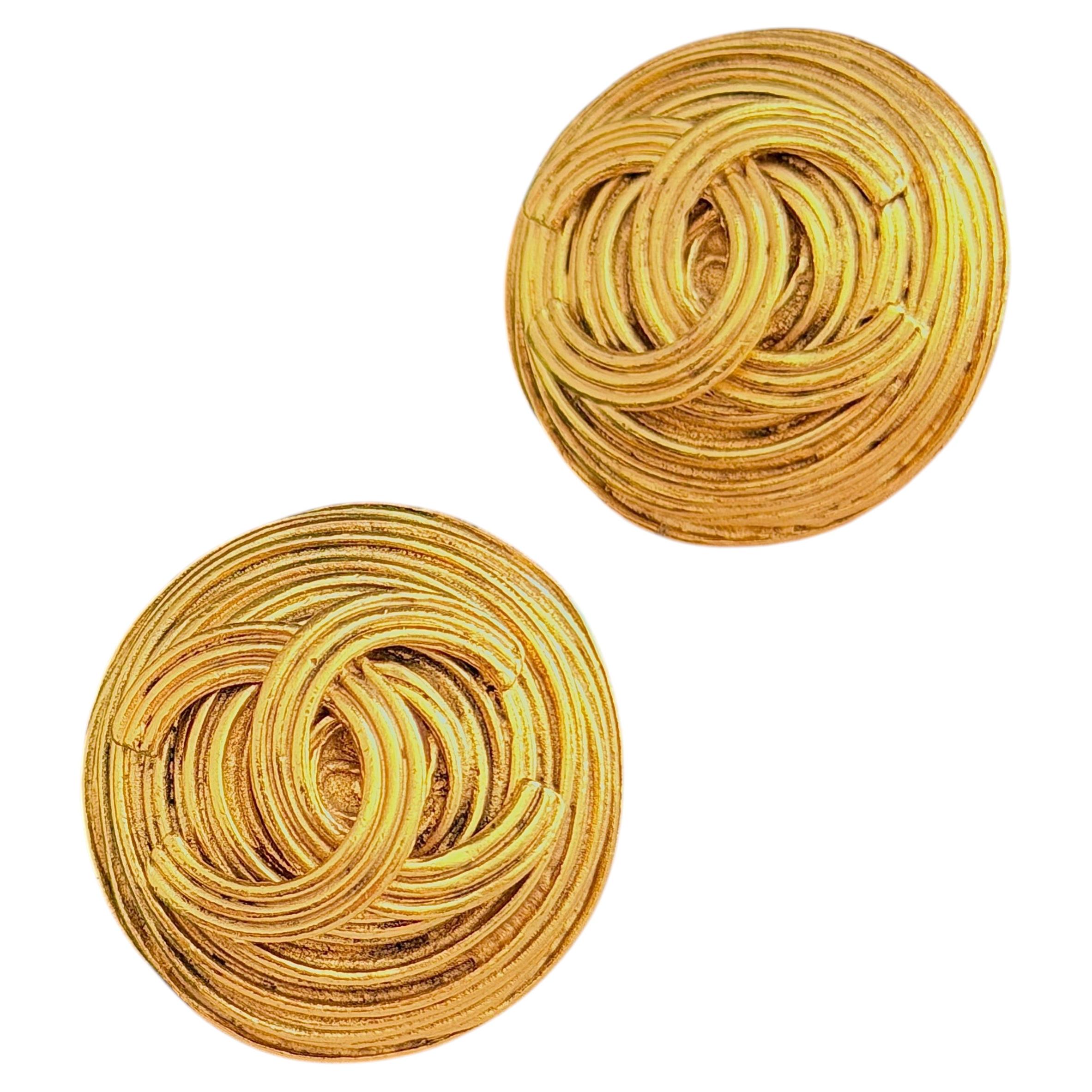 Chanel Vintage 1994 Iconic Gold Large Spiral Nest Round CC Logo Chunky Earrings For Sale