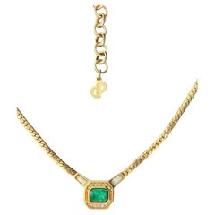 Collar de Christian Dior con eslabones y colgante octogonal Gripoix en color verde esmeralda y acabado dorado vintage