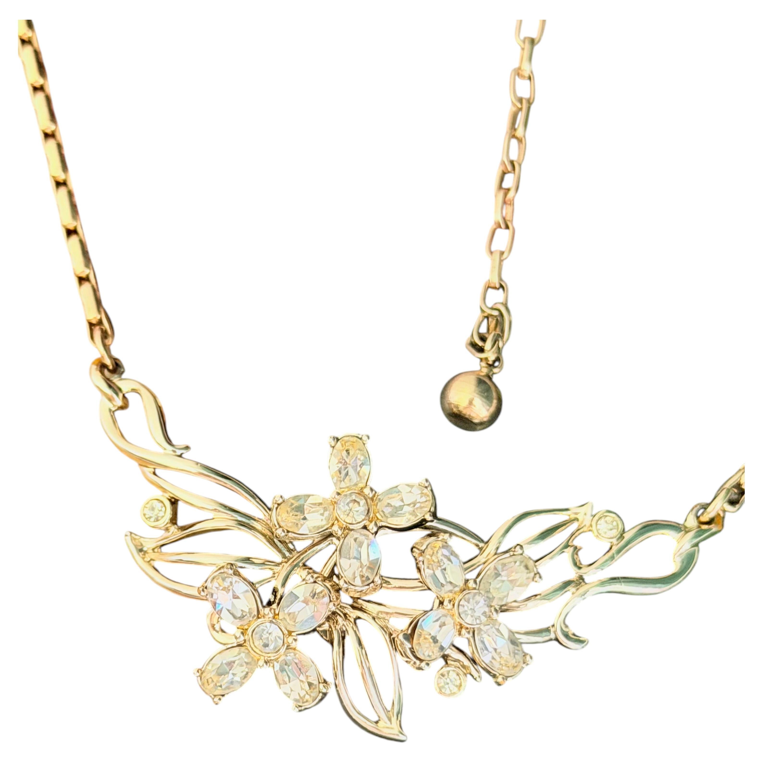 Kramer Vintage 1950s Gold Clover Flower Leaf Shining Openwork Link Necklace For Sale