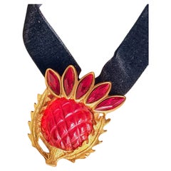 Yves Saint Laurent YSL Haute Couture Gripoix Rubin-Gold-Distel-Brosche mit Anhänger