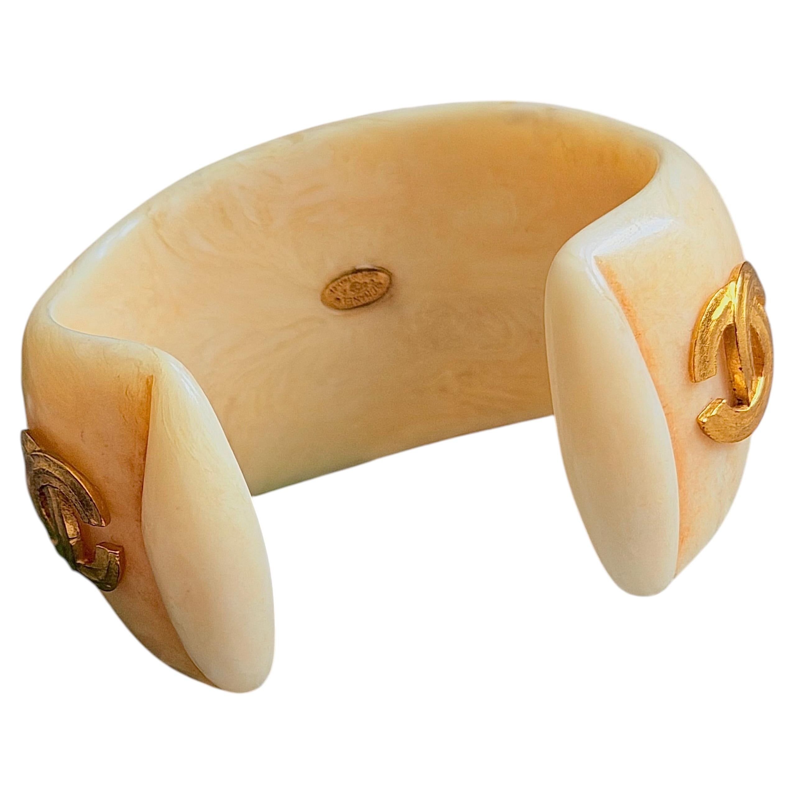 Chanel 1998 Ivory Marble Cream White Double Gold Coco CC Chunky Cuff Bangle For Sale