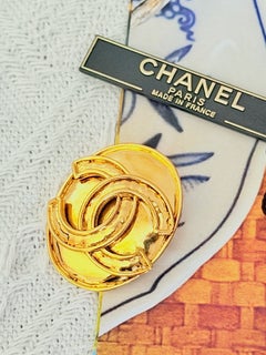 Chanel Vintage 1994 Unisex Rare Gold Iconic Oval Glow Large Coco CC Brooch