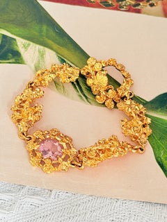 Pulsera «Lava Flower» de Christian Lacroix Haute Couture, en rosa dorado iridiscente