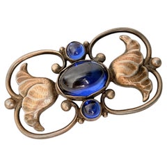Georg Jensen, 1945-années 1960 : broche rare et emblématique en argent massif 236A avec pierre de lune bleue