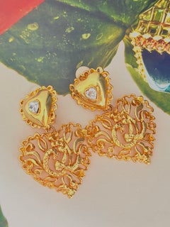 Pendientes llamativos de Christian Lacroix con filigrana de cristales en forma de corazón, en oro raro, un diseño icónico