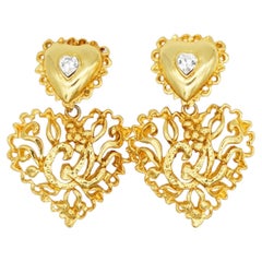Pendientes llamativos de Christian Lacroix con filigrana de cristales en forma de corazón, en oro raro, un diseño icónico