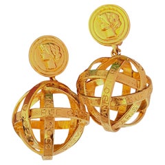 Pendientes llamativos «Mademoiselle Globe» dorados, un clásico de la alta costura vintage de Chanel