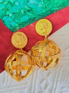 Pendientes llamativos «Mademoiselle Globe» dorados, un clásico de la alta costura vintage de Chanel