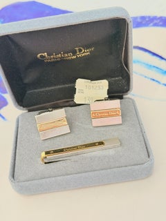 Christian Dior – Kultiges Set aus Manschettenknöpfen und Krawattenklammer in „Rare Matte Silver Glow Gold“ mit Box