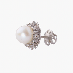 Vintage-Ohrringe aus Weißgold mit Perlen und Diamanten in Blumenform – 60er Jahre