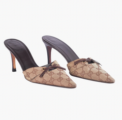 Gucci GG Canvas Pumps mit spitzer Zehenpartie – 2000er Jahre