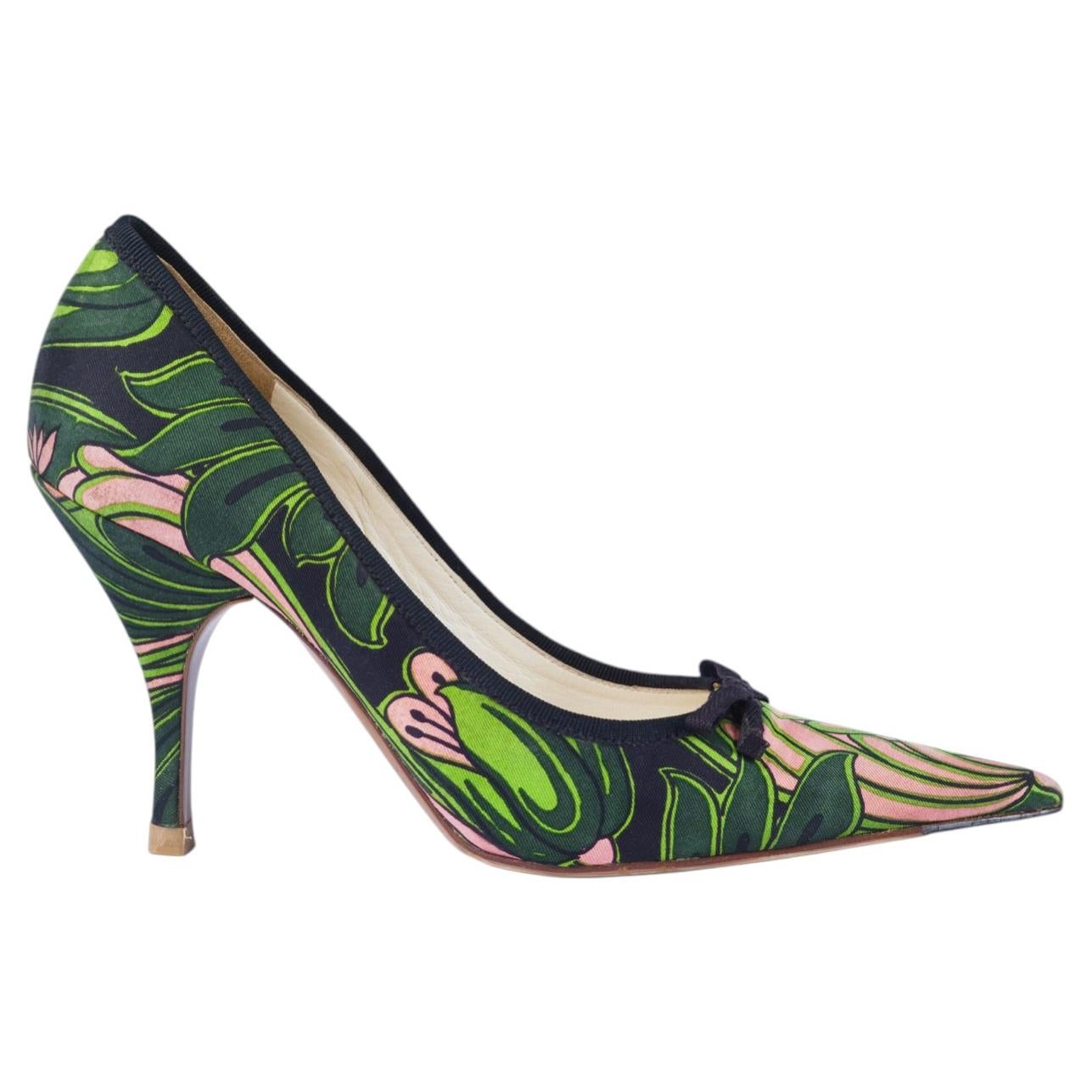Prada Pumps aus mehrfarbigem Canvas mit Schleife und spitzer Zehenpartie – 2010er Jahre