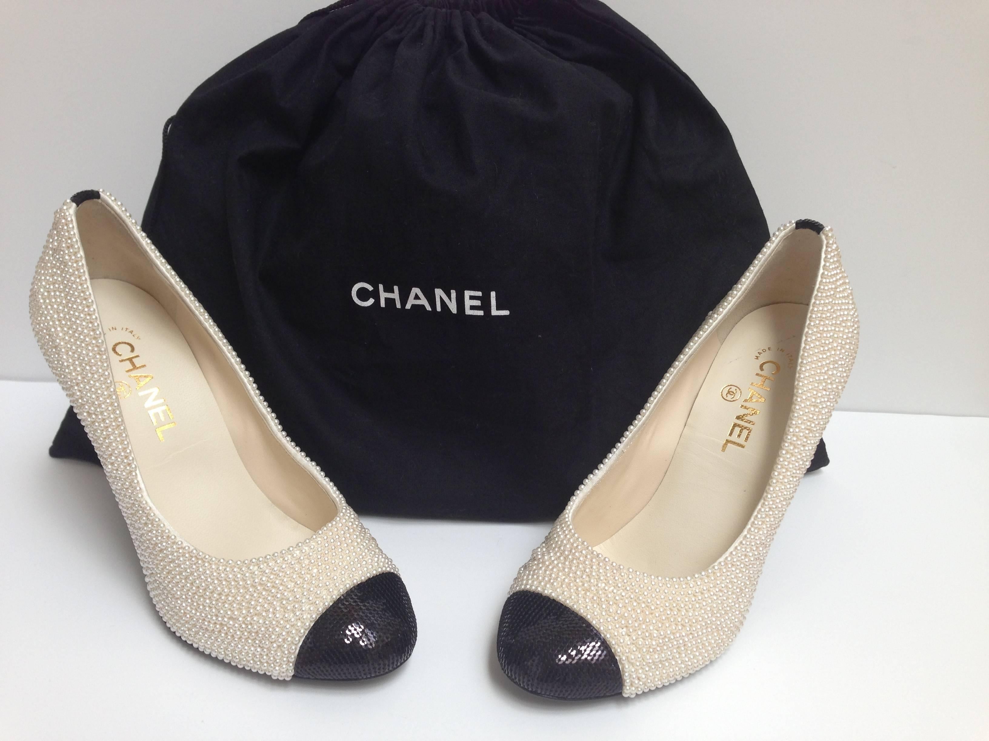 Authentic CHANEL Pearl Encrusted Spectator Pumps  
Size 40 ITA / 9.5-10 US (please refer to measurements below)
Retail: $1450,-   Sold Out

These two-toned satin pumps are covered in elegant ivory pearls and have a black sequin cap toe. The heel