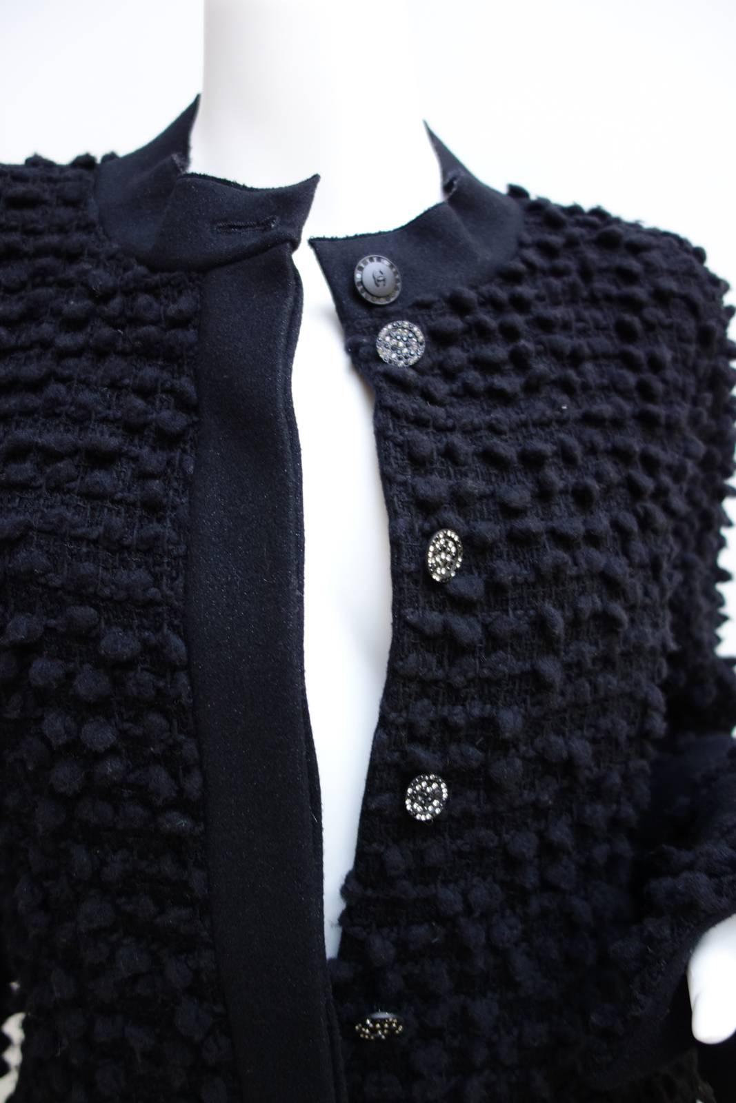 Chanel Black Wool Popcorn Tweed Gripoix Belt Jacket Size 40 For Sale 4