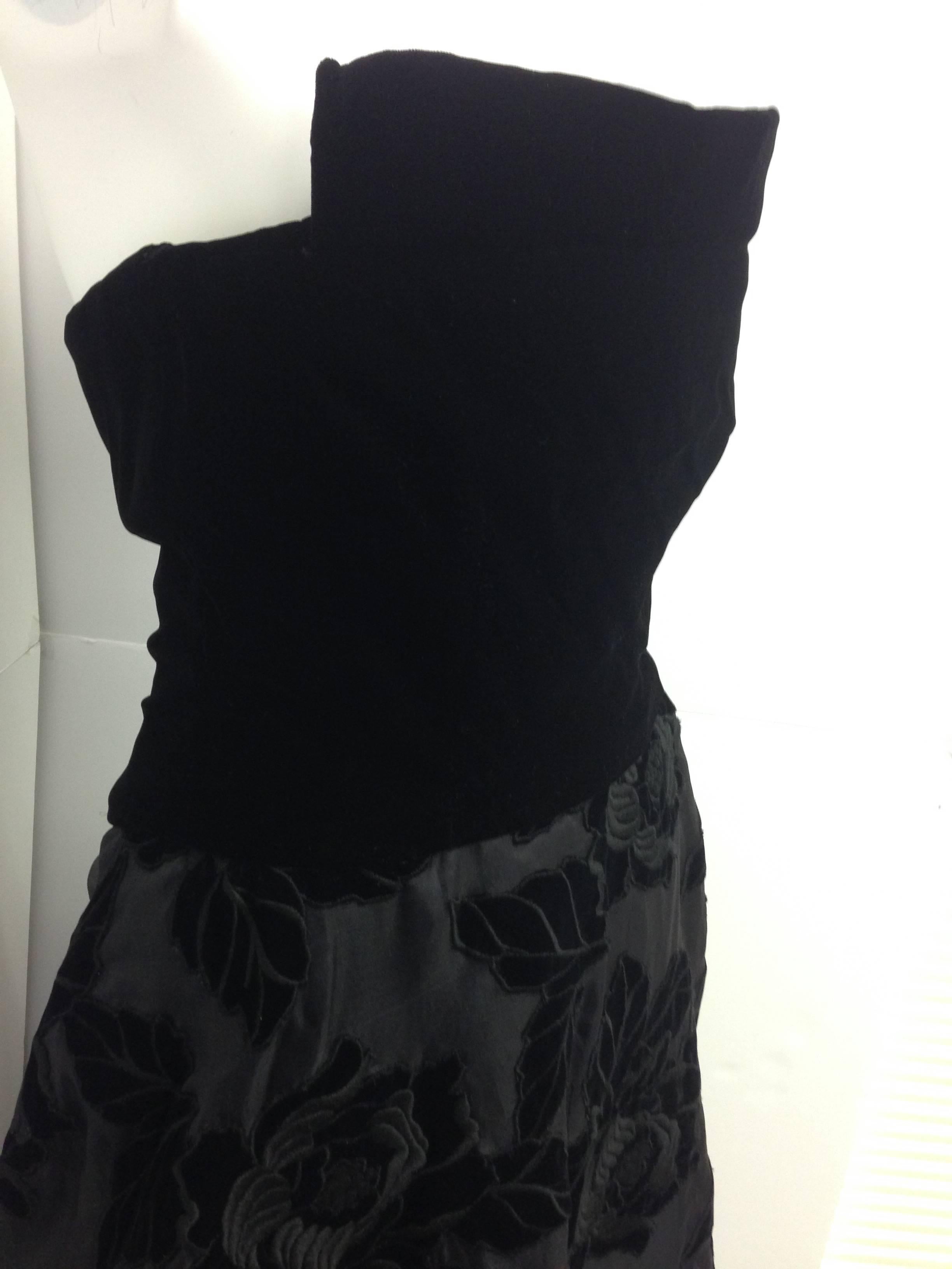 Vintage SCAASI Black Velvet Appliqué Detail Dress and Blazer For Sale 1