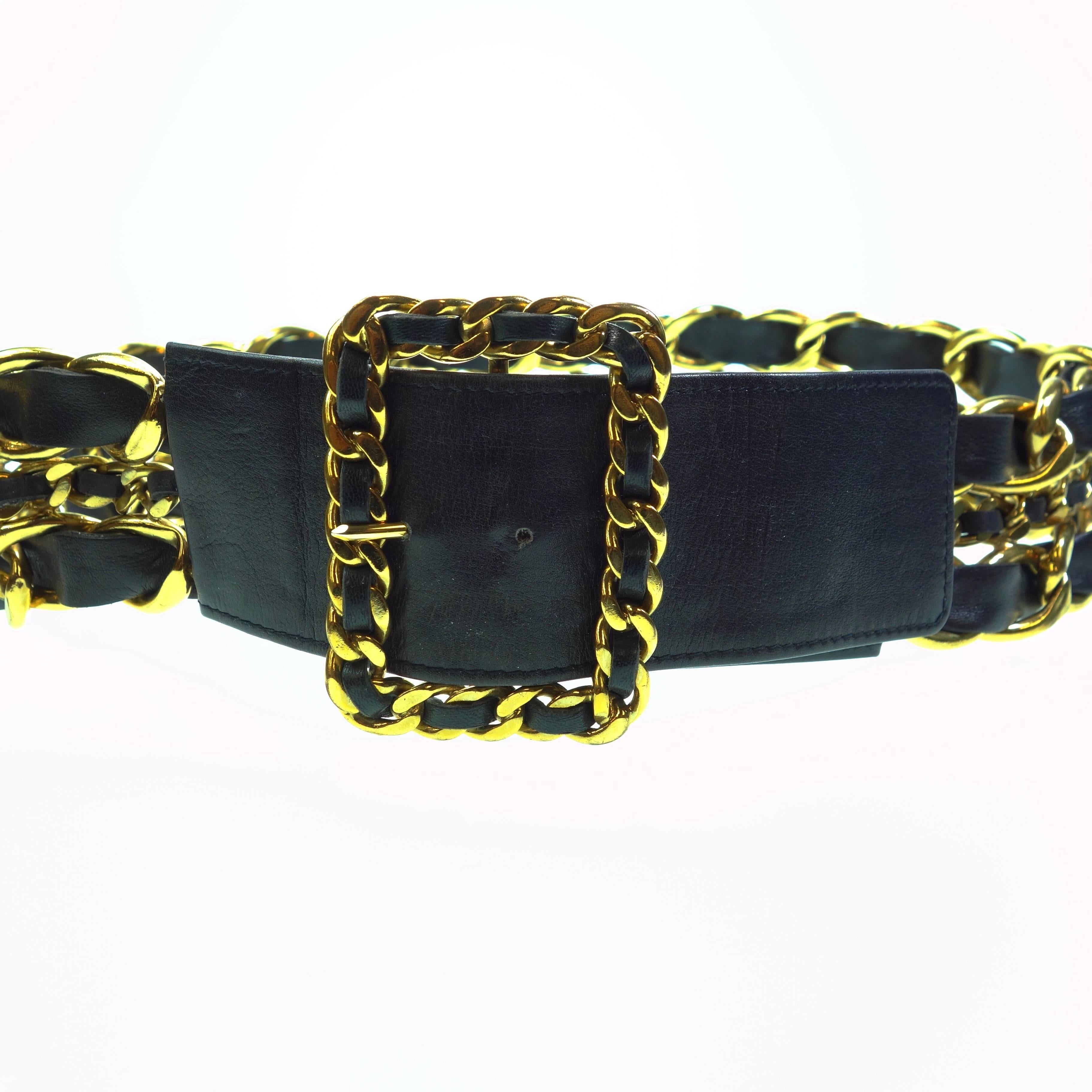 Authentic CHANEL Vintage 1989 Black and Gold Leather Woven Chain Link Belt  RARE
Size: 80/32
Made in France

Features adjustable size with 3 belt notches.

Year of Production: 1989
Color: Goldtone and black
Composition: Metal and