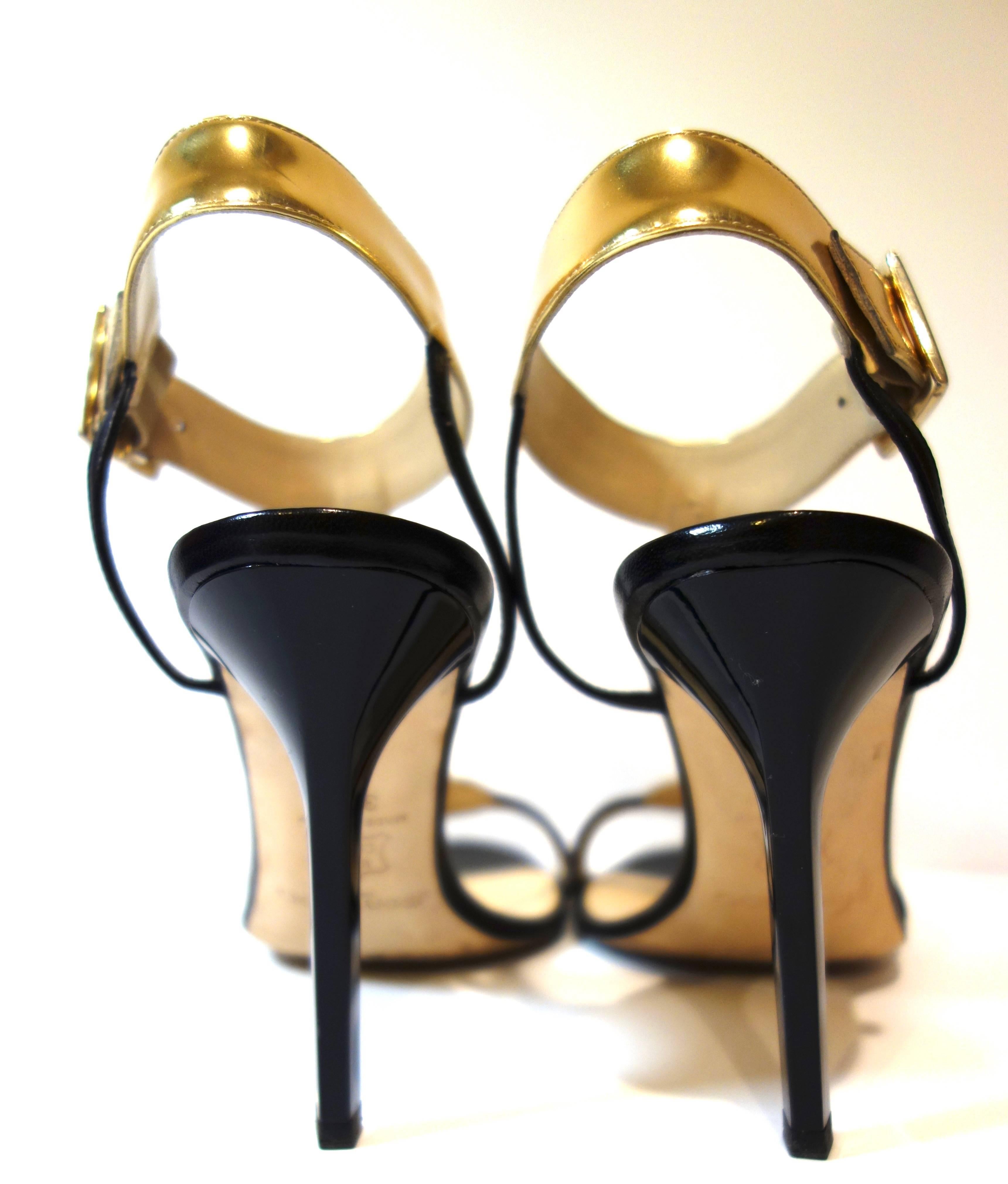 Jimmy Choo Black Leather Mirrored T-Strap 'Latch' Sandals 38.5 In Excellent Condition For Sale In Westlake Village, CA