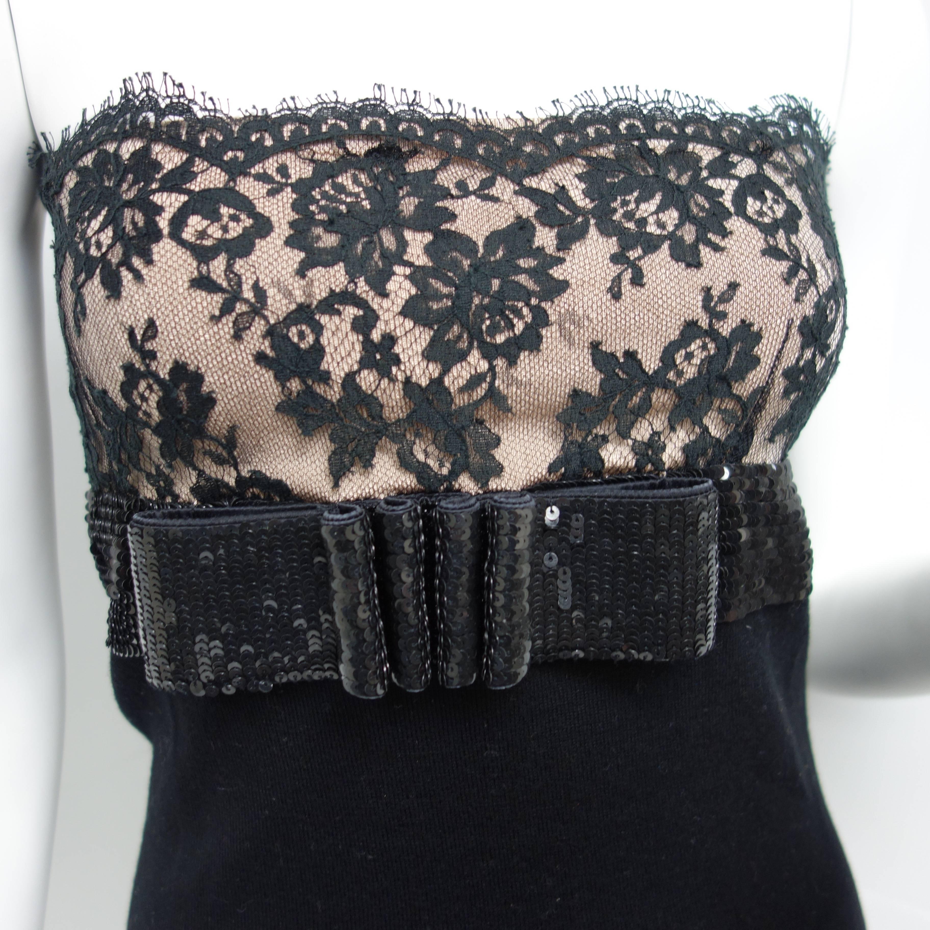 VALENTINO Strapless Top Exquisite Black Lace Over Nude Sequin Bow Front
The top golden nude color fabric is elastic and provide support to this exquisite piece. 
Hidden full zipper on left side.
Material:
Bottom part black fabric is 100% fleece